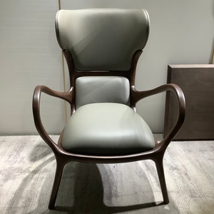 <span class=keywords><strong>Fauteuil</strong></span> d'appoint ergonomique de style Mid-Century avec dossier haut, structure en bois courbé couleur noyer et revêtement en cuir vert <span class=keywords><strong>sauge</strong></span> pour espace résidentiel - Product Image 1