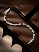 2025 Bracelet de fête à la mode pour femmes goutte d'eau zircon cubique plaqué or sur géométrique en laiton breloque bijoux accessoires B30