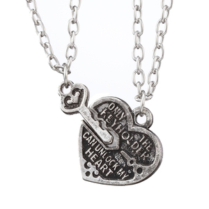 Collar de Corazón de Aleación de Zinc Plateado en Plata Antigua de Moda ZRM, Letras 'SOLO EL QUE TIENE LA LLAVE PUEDE DESBLOQUEAR MI CORAZÓN', Colgante para Novia - Product Image 1