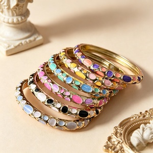 Al por mayor, Nuevas pulseras retro de aleación chapada en oro para mujer, con diseño floral de diamantes cloisonné, estilo vintage chino inspirado en esmalte abierto - Product Image 2