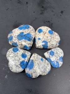 Pierre K2 polie, agate bleue en forme de cœur, faite à la main, cristal, pierre précieuse, amour, guérison spirituelle, Feng Shui, cadeau, ornement pour la maison - Product Image 1
