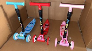 Trottinette pliable moderne à 3 roues pour enfants, roues lumineuses, jouet d'entraînement pour la conduite en extérieur - Product Image 3