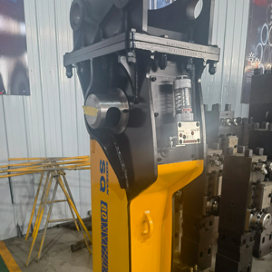 Martillo hidráulico SQ80 Tipo caja con sistema de grasa automática y sistema de martillado en blanco - Product Image 1