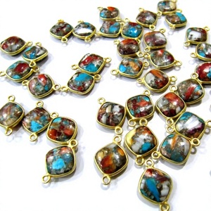 Connecteurs carrés en laiton naturel, turquoise, forme briolette 10 mm, breloques à double boucle d'angle - Product Image 1