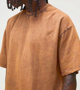 Ensemble survêtement homme marron oversize délavé style sportif avec t-shirt et short, effet délavé à l'acide, idéal pour l'été - Product Image 3
