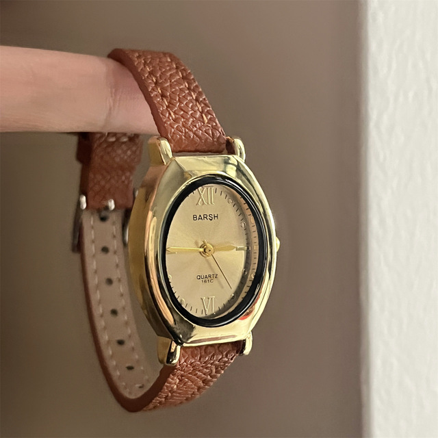 A High-end, Oval-shaped, Minimalist Casual Watch for Women with a Unique Design and Simple Style Artistic Charm