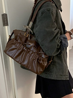 Sac à main pour femme vintage en PU avec fermeture éclair, grande capacité, nouveau modèle 2025, sac fourre-tout simple plissé, sac à bandoulière polyvalent, sac sous le bras