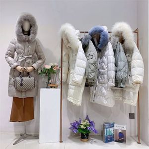 Stock di Abbigliamento Donna Scontato Senza Etichetta Giaccone Piumino Usato di Media Lunghezza con Collo di Pelliccia per Liquidazione Invernale - Product Image 1