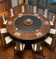 Großer Runder Holz-Esstisch mit Eingebautem Drehbarem Lazy Susan und Modernem Stuhlset für Restaurant-Bankettsaal