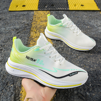 Chaussures de sport pour hommes de haute qualité, avec amorti, en mesh, semelle épaisse et souple, style basket-ball.