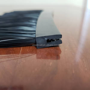 Bande de brosse flexible en caoutchouc thermoplastique Cip on Profile pour le montage sur les bords des panneaux - Product Image 4