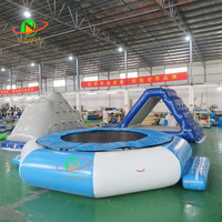 Trampoline aquatique gonflable flottant personnalisé pour l'extérieur Plate-forme de divertissement Jeux gonflables interactifs Airbag de saut