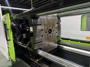 Máquina de Moldeo por Inyección de Plástico Horizontal Eléctrica de Alta Velocidad YIZUMI de 200 Toneladas con PLC, Servomotor, Bomba de Tornillo y Rodamiento de Ahorro de Energía - Product Image 3