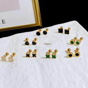 Aretes de Botón de Trébol de Acero Inoxidable con Baño de Oro PVD, Impermeables y con Cierre de Rosca para Bebé y Mujer, Lujo al por Mayor - Product Image 4