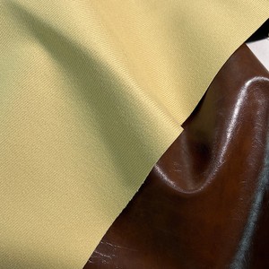 Cuir de vachette jaune souple huilé, épaisseur 1,1 mm, couche supérieure, pour sacs, collection Printemps-Été, vente directe usine - Product Image 3