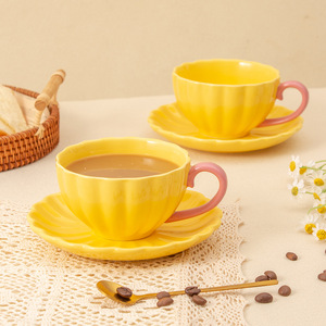 Ensemble tasse à café et soucoupe en céramique de Chaozhou, couleur jaune unie, style coréen, design élégant pour cadeaux DB1551 - Product Image 2