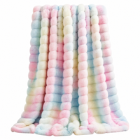 Plaid de luxe en fausse fourrure de lapin rayée imprimée arc-en-ciel, 100 % polyester, double face, géométrique, en peluche, épais et chaud pour l'hiver