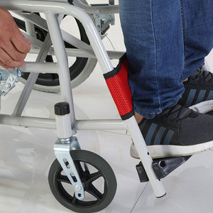 Fauteuil roulant manuel léger, pliable et portable pour personnes âgées et handicapées, disponible en noir et rouge - Product Image 2