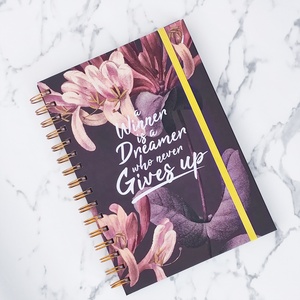 2026 Tùy Chỉnh <span class=keywords><strong>A5</strong></span> Máy Tính Xách Tay Handmade undated Hàng Tuần Hàng Tháng Hàng Ngày Kế Hoạch Với Vàng Xoắn Ốc Tạp Chí Ban Nhạc Đàn Hồi Và Giấy Bìa - Product Image 1