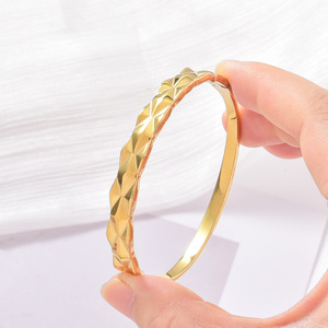 กำไลข้อมือสแตนเลสสตีล18K สำหรับผู้หญิงตัวเรือนกระจกขัดเงากระจกเหลี่ยมเพชรพลอยต่อเนื่องเก๋ไก๋ป้องกันการเสื่อมเสียหรูหรา - Product Image 2