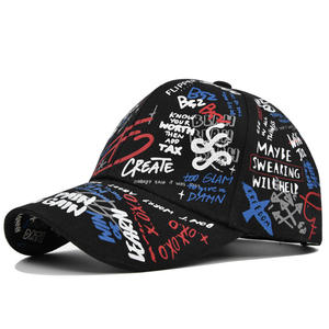 Casquette de baseball en coton à 6 panneaux pour hommes et femmes, motif graffiti imprimé intégral, style hip-hop streetwear abordable pour le milieu professionnel - Product Image 3