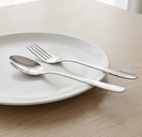 Ensemble de couverts de luxe moderne en acier inoxydable 18/0 à motif gaufré, avec manche décoratif, cuillère et fourchette, durable et facile à nettoyer