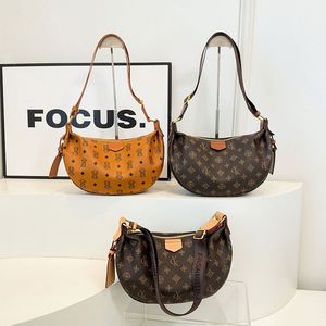 Fashionable Lady's Vintage Geometric Pattern Messenger Bag with Zipper Closure <b>Rivet</b> Detail Portable PU <b>Leather</b> Adjustable Strap - Product Image 6
