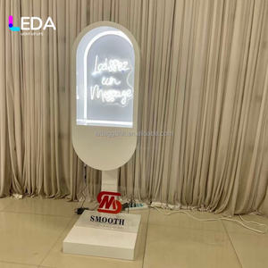 Cabina Telefónica Moderna Blanca LEDA, Novedad, Estación de Mensajes para Bodas, Soporte para Libro de Visitas de Audio y Video para Decoración de Eventos y Recepciones - Product Image 2