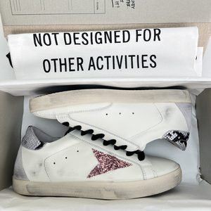 Zapatos Blancos con Estrellas Morado-Rojo de Lentejuelas, Detalle Plateado en la Parte Trasera, Zapatos de Piel Vacuna de Alta Calidad con Aumento de Altura Invisible - Product Image 3