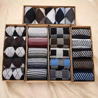 CMAX Vente en gros Hiver Meilleures ventes Coffret cadeau mode Chaussettes pour hommes en imitation laine épaissies chaudes thermiques mi-mollet pour affaires