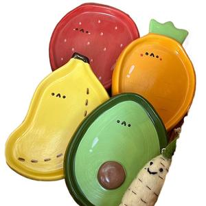 Petite assiette à sauce/aromatisant en céramique en forme de fruit, motif dessin animé créatif et mignon pour enfants, passe au micro-ondes, design adorable, plat à collation émaillé - Product Image 5