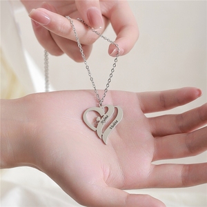 Collana in Acciaio Inossidabile alla Moda con Due Cuori Lucidi, Personalizzabile con Incisione Laser <span class=keywords><strong>di</strong></span> <span class=keywords><strong>Lettere</strong></span> in Inglese - Product Image 6