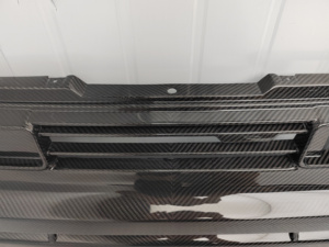 Parrilla Delantera de Fibra de Carbono 17carbon para <span class=keywords><strong>Defender</strong></span> 110 2020+, Color Negro Carbón, Instalación con Cintas Adhesivas 3M - Product Image 4