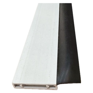 Panneau de porte de garage sectionnel de 40mm et 50mm de conception industrielle avec joints de fond de porte en PVC noir et blanc de profil supérieur EPDM - Product Image 3