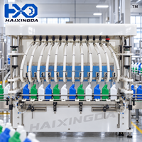 Machine de remplissage automatique de liquides chimiques par gravité à 12 buses en ligne pour bouteilles, idéale pour les acides, les eaux de Javel et les systèmes de nettoyage industriels