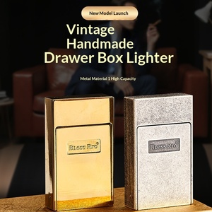 กล่องใส่บุหรี่แบบย้อนยุค ดีไซน์สร้างสรร<span class=keywords><strong>ค</strong></span>์ พร้อมไฟแช็<span class=keywords><strong>ค</strong></span>แบบล้อหมุน ใช้เชื้อเพลิงน้ำ<span class=keywords><strong>มัน</strong></span>ก๊าด รุ่น HP912 - Product Image 3