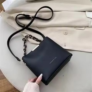 Sacs à bandoulière pour femmes en gros, sacs à main en cuir PU à bandoulière unique, fermeture éclair, sacs à main tendance pour l'été, l'automne et l'hiver - Product Image 3