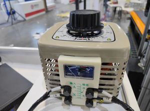 济南数控工厂荣驰数控PE EPE XLPE泡沫块数控线切割机带发动机和电机出售 - Product Image 4