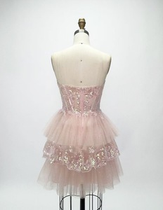 Gaun pesta pendek tanpa tali warna <span class=keywords><strong>pink</strong></span> Ocstrade, berbahan korset, payet, renda, dan tulle bertingkat, cocok untuk acara homecoming, koktail, atau acara formal yang elegan. - Product Image 6