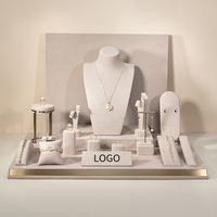 Ensembles de présentoirs à bijoux de luxe personnalisés, présentoirs à bijoux pour boutique de détail, vitrine en métal