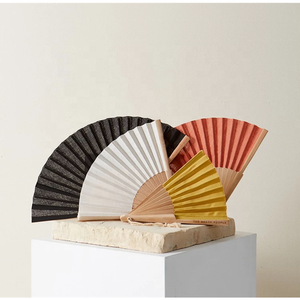 Abanico plegable de madera de bambú español de Color puro de 23cm al por mayor, estilo deportivo clásico, decoración del hogar, regalos de empresa, boda - Product Image 2