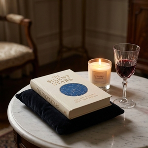 <span class=keywords><strong>Libro</strong></span> di Storie con Copertina Rigida Personalizzata all'Ingrosso: 'Le <span class=keywords><strong>Stelle</strong></span> Silenziose' con Illustrazione Vintage di Donna Celeste - Product Image 3