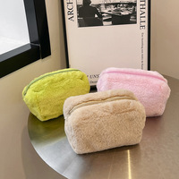 Pochette de toilette personnalisée avec logo, nouvelle, en peluche, couleur bonbon, portable, douce, pour le voyage, sac à cosmétiques