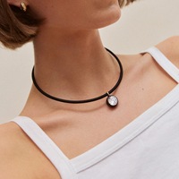 Nouveau collier en acier inoxydable avec zircone géométrique et cordon coloré : Minimaliste et tendance pour femmes, plaqué or 18 carats sous vide