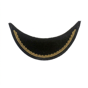 Gorra de aviación PEAK VISOR con corona dorada, correa trenzada, visera negra y distintivo de ala bordado - Product Image 1