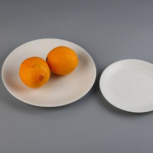 Assiette de service ronde en mélamine plastique solide blanche de 7,5 pouces, durable, design minimaliste - Product Image 1
