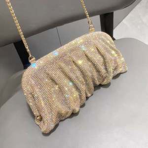 Bolso de Noche Europeo Americano de Moda para Mujer, con Incrustaciones de Diamantes, Diseño de Nubes Plisadas, Bandolera con Cierre de Pinza - Product Image 6