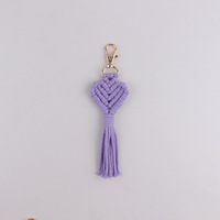 Porte-clés Cœur Tressé à la Main en Macramé avec Pompon, Breloque de Sac Bohème, Pendentif Cœur Tressé pour Sac à Dos et Décoration de Clés