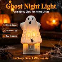 Veilleuse LED fantôme d'Halloween effrayante avec inscription « BOO » et araignée - Éclairage décoratif pour la maison, lampe murale à brancher, décoration de chambre d'enfant