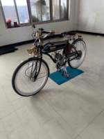 Vélo à moteur vintage rétro monocylindre, style antique, à essence